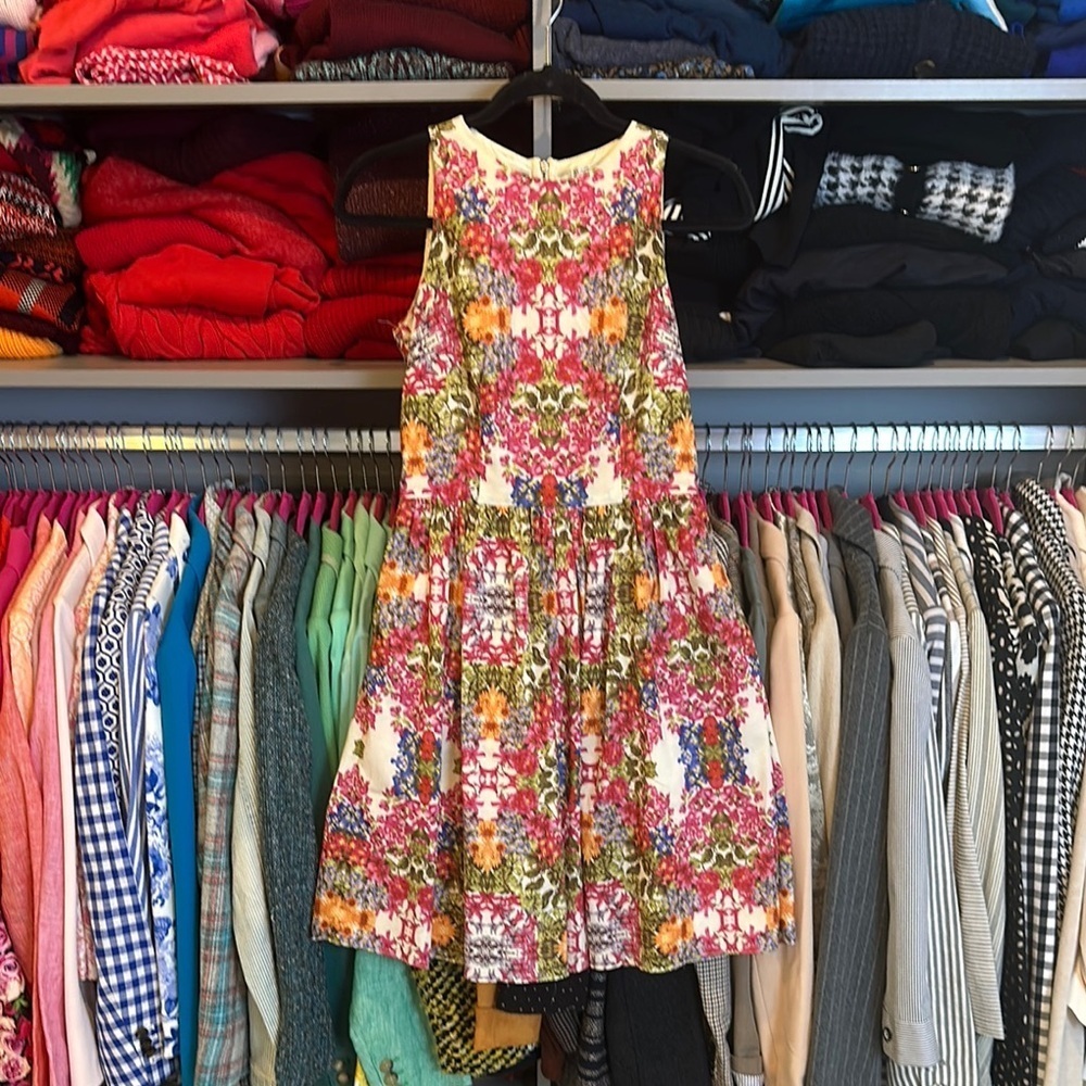Maggy London cream/pink/purple floral print back zipper sleeveless dress size 2